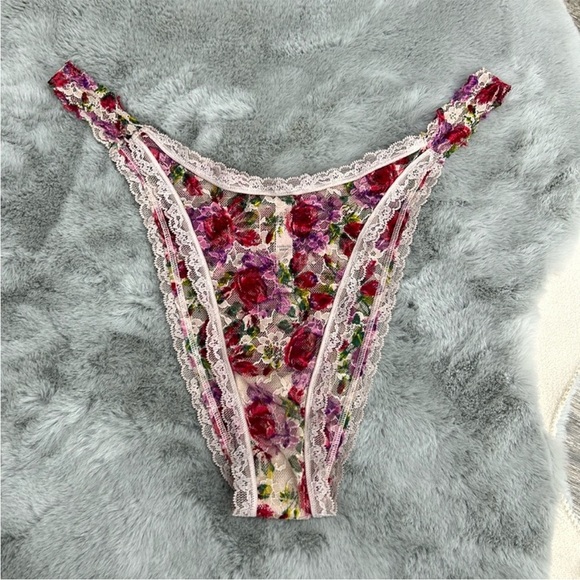 Victoria’s Secret Brazilian Cut Floral Lace Panty size XL - Picture 1 of 6